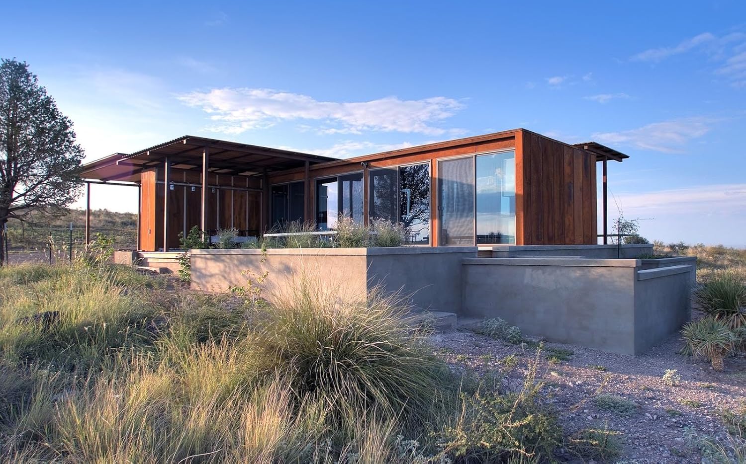 buy modular container shop unit,prefabricated steel cafe kiosk,modular container shop unit pros cons,best shipping container building for commercial use,should I buy a modular container shop,modular container shop vs traditional building performance testing and real-world results