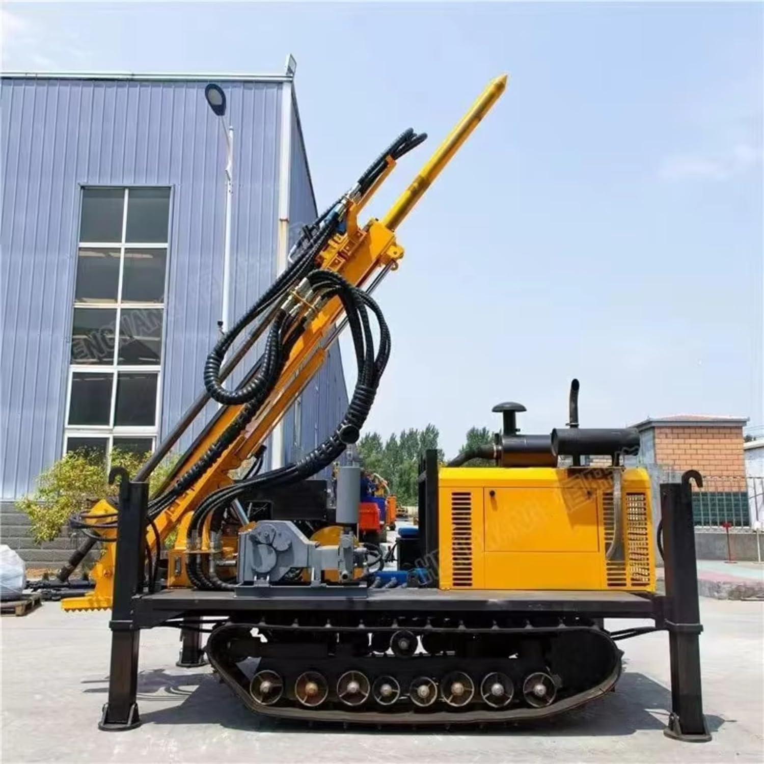 tracked water well drilling rig,hydraulic borehole drilling machine,crawler well drilling rig buy,should I buy tracked water well drilling rig,portable groundwater well drilling equipment pros cons,best hydraulic deep drilling equipment performance testing and real-world results