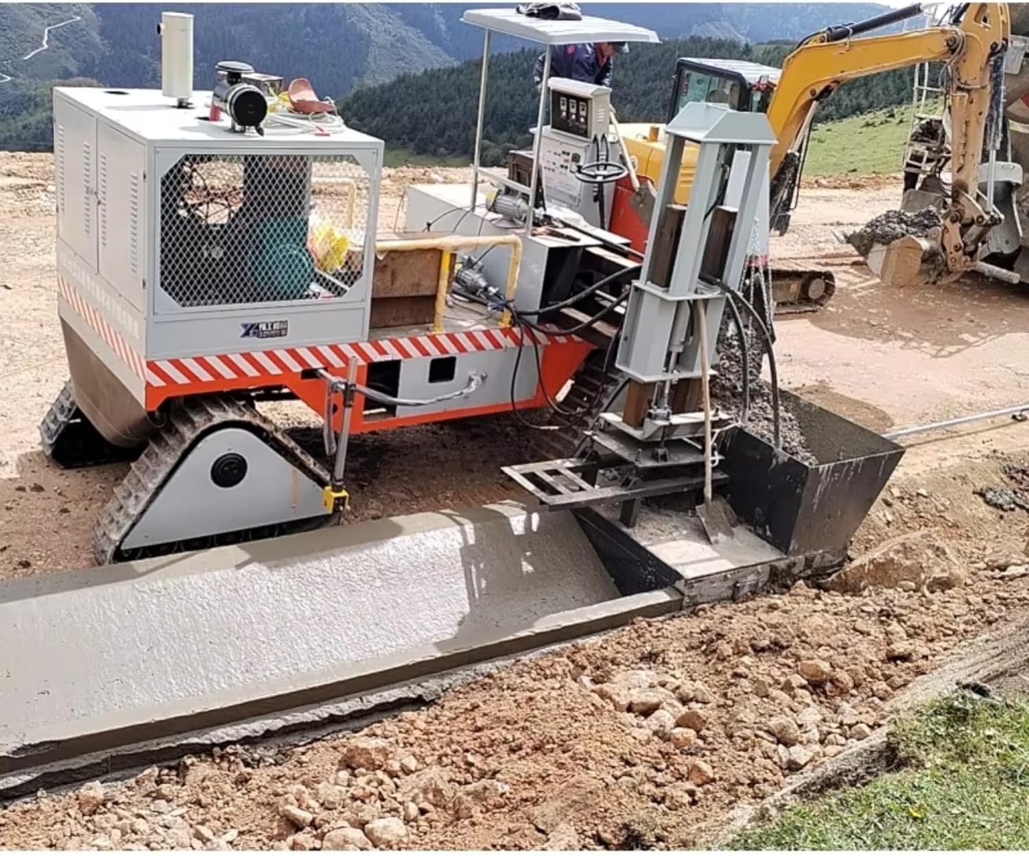 tracked concrete curb slipform machine,curb and gutter paver,hydraulic concrete curb machine,all terrain curb paver,buy tracked curb machine,curb slipform paver pros cons performance testing and real-world results